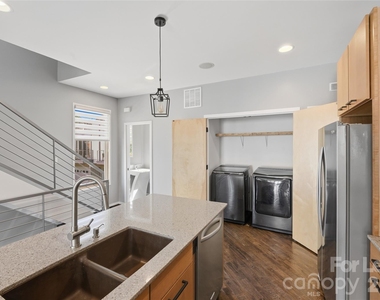 919 Westbrook Drive - Photo Thumbnail 12