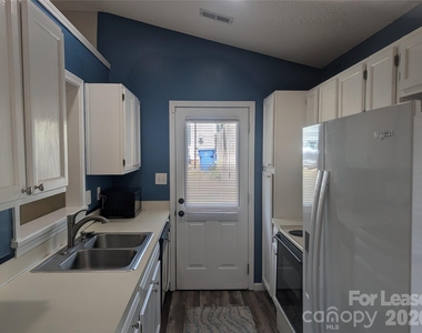 131 Diamond Drive - Photo Thumbnail 6