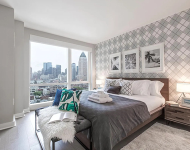 10th avenue - Photo Thumbnail 4