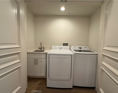 1598 Long Beach - Photo Thumbnail 5