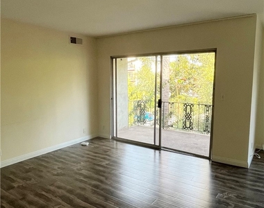 837 S Windsor Boulevard - Photo Thumbnail 23