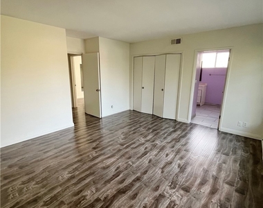 837 S Windsor Boulevard - Photo Thumbnail 18