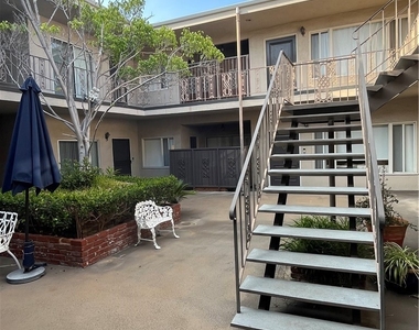 837 S Windsor Boulevard - Photo Thumbnail 12
