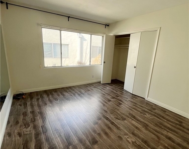 837 S Windsor Boulevard - Photo Thumbnail 16