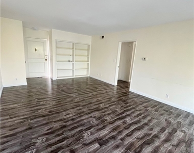 837 S Windsor Boulevard - Photo Thumbnail 26