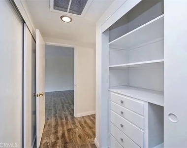 837 S Windsor Boulevard - Photo Thumbnail 4