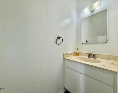 263 S Ventura Road - Photo Thumbnail 10