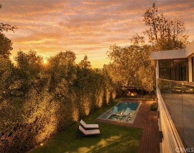 19333 Rosita Street - Photo Thumbnail 7