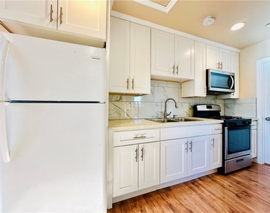 17134 Saticoy Street - Photo Thumbnail 4