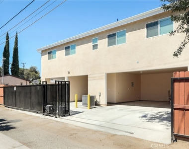 17134 Saticoy Street - Photo Thumbnail 11