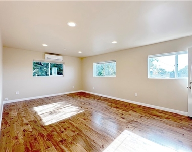 17134 Saticoy Street - Photo Thumbnail 2