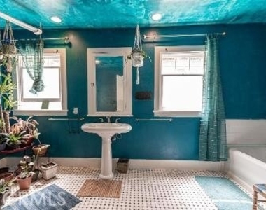 2275 Vasanta Way - Photo Thumbnail 9