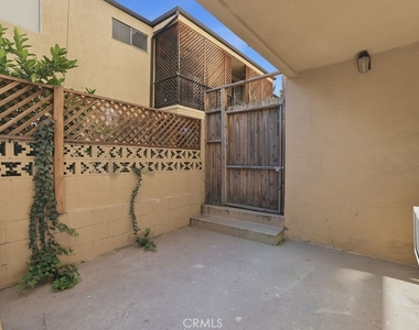 17000 Burbank Boulevard - Photo Thumbnail 17