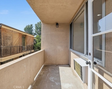 17000 Burbank Boulevard - Photo Thumbnail 15