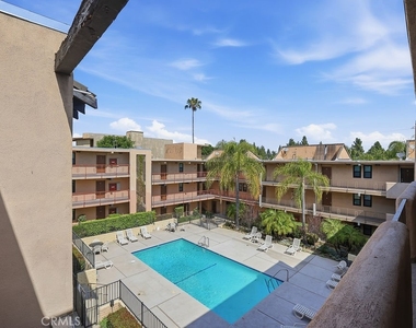 17000 Burbank Boulevard - Photo Thumbnail 17