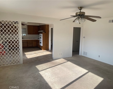 1028 W 8th Street - Photo Thumbnail 5