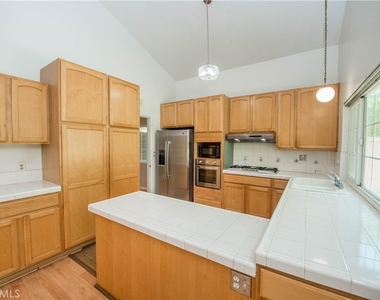 1709 Beechwood Avenue - Photo Thumbnail 10