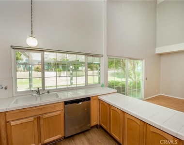 1709 Beechwood Avenue - Photo Thumbnail 12