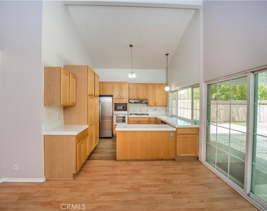 1709 Beechwood Avenue - Photo Thumbnail 7