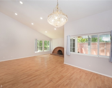 1709 Beechwood Avenue - Photo Thumbnail 4