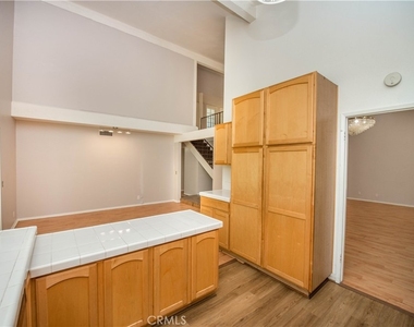 1709 Beechwood Avenue - Photo Thumbnail 13