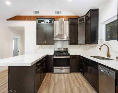 211 Florence Place - Photo Thumbnail 7