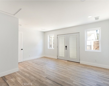 211 Florence Place - Photo Thumbnail 10