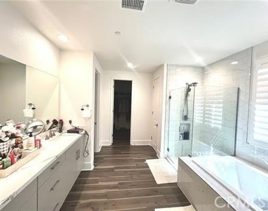 30339 Roebuck Court - Photo Thumbnail 5