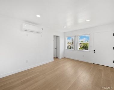 15 Christina Street - Photo Thumbnail 3
