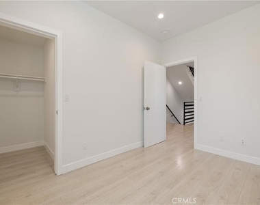 1143 1/2 Irolo St - Photo Thumbnail 7