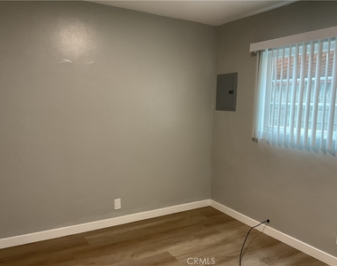 537 S 6th - Photo Thumbnail 9