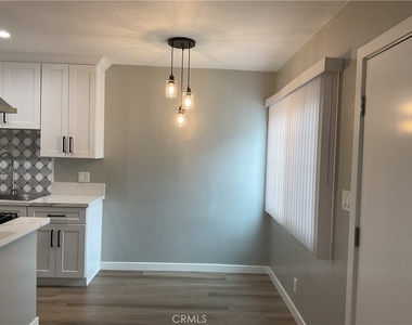 537 S 6th - Photo Thumbnail 3