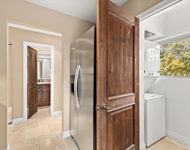 935 Genter St - Photo Thumbnail 5