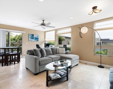 935 Genter St - Photo Thumbnail 2