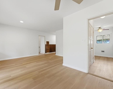 3405 Fairway Drive - Photo Thumbnail 7
