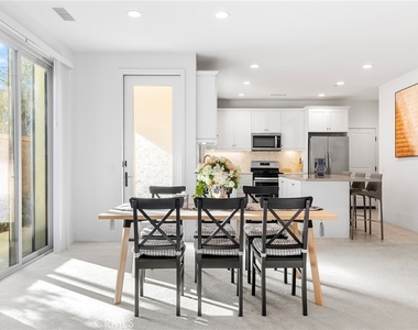 117 Henson - Photo Thumbnail 9