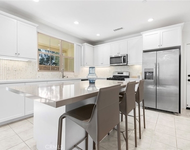 117 Henson - Photo Thumbnail 11