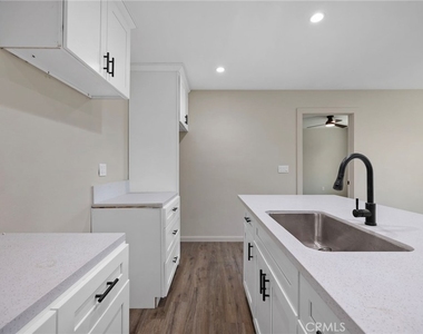 541 N Barbara - Photo Thumbnail 1
