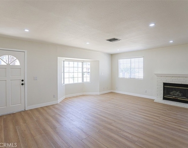 2452 E Brenda - Photo Thumbnail 6