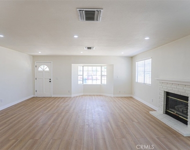 2452 E Brenda - Photo Thumbnail 7