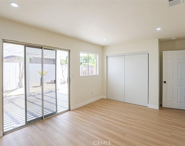 2452 E Brenda - Photo Thumbnail 18