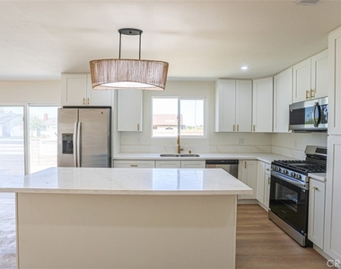 2452 E Brenda - Photo Thumbnail 11