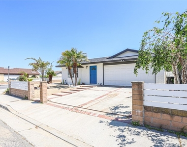 2452 E Brenda - Photo Thumbnail 3