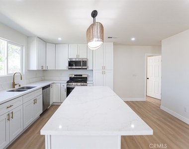 2452 E Brenda - Photo Thumbnail 16