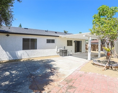 2452 E Brenda - Photo Thumbnail 33