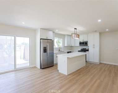 2452 E Brenda - Photo Thumbnail 10