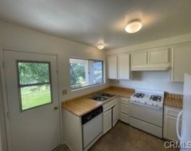 8645 Calle Del Prado - Photo Thumbnail 3