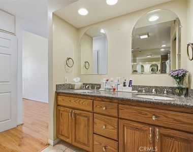 5305 White Oak Avenue - Photo Thumbnail 23