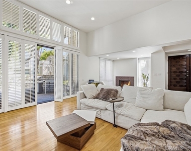 5305 White Oak Avenue - Photo Thumbnail 8