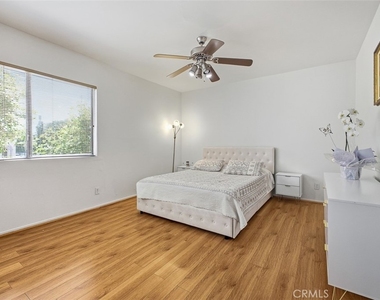 5305 White Oak Avenue - Photo Thumbnail 26